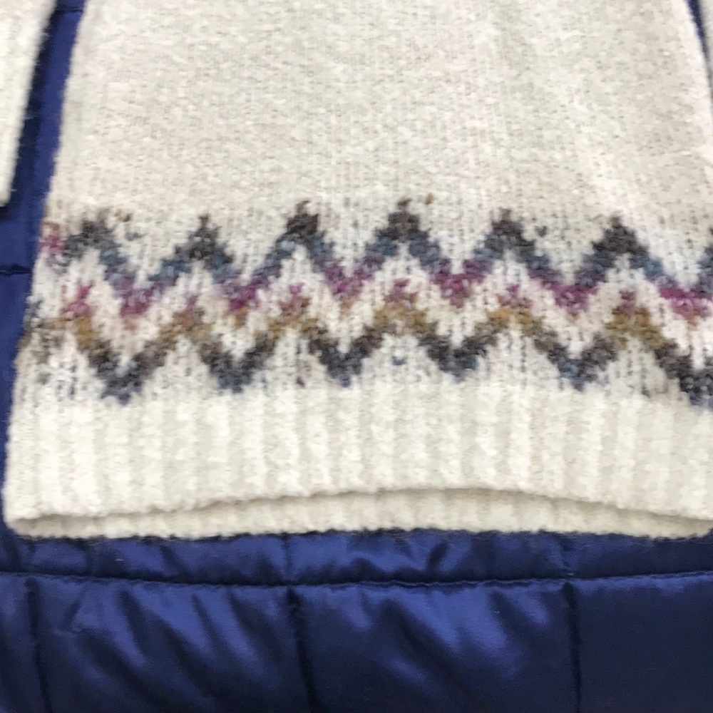 Form fitting wool sweater dress - Picture 6 of 7